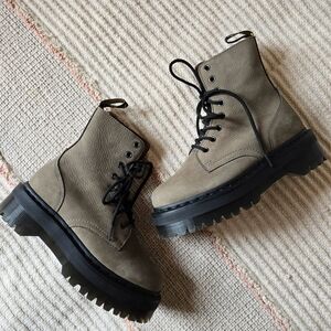 Doc Martens Jadon Milled Nubuck Platform Boots Nickel Grey Nwot